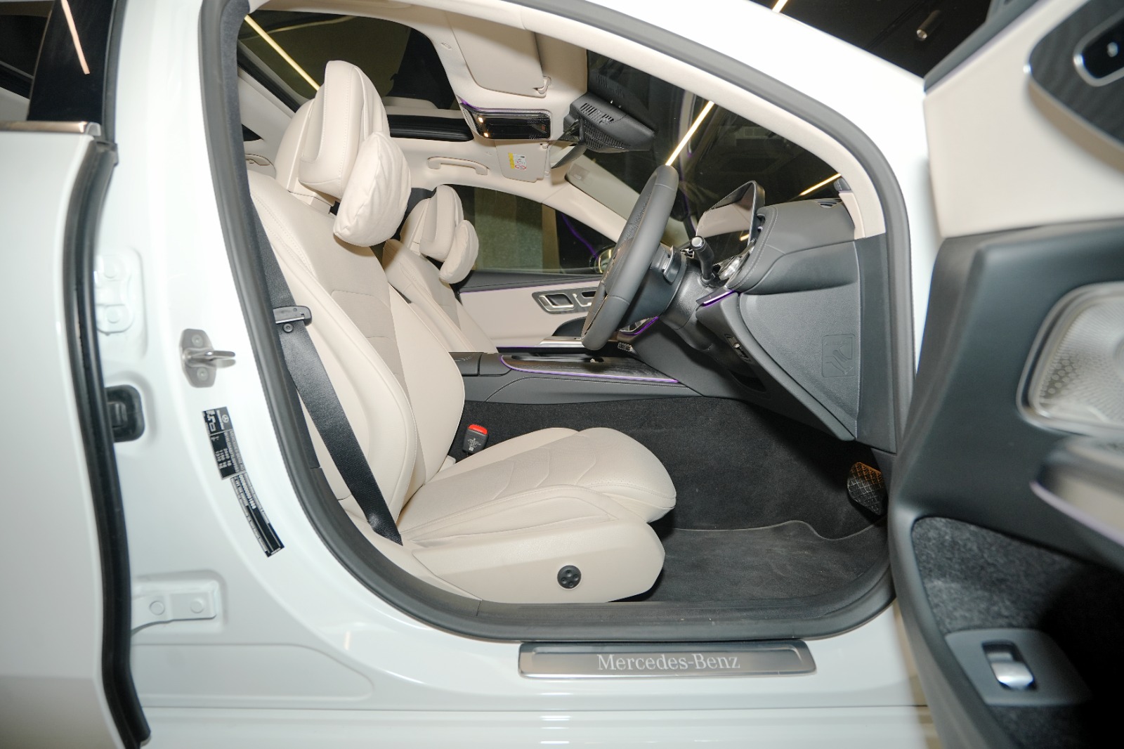 Mercedes-Benz E-Class  E200